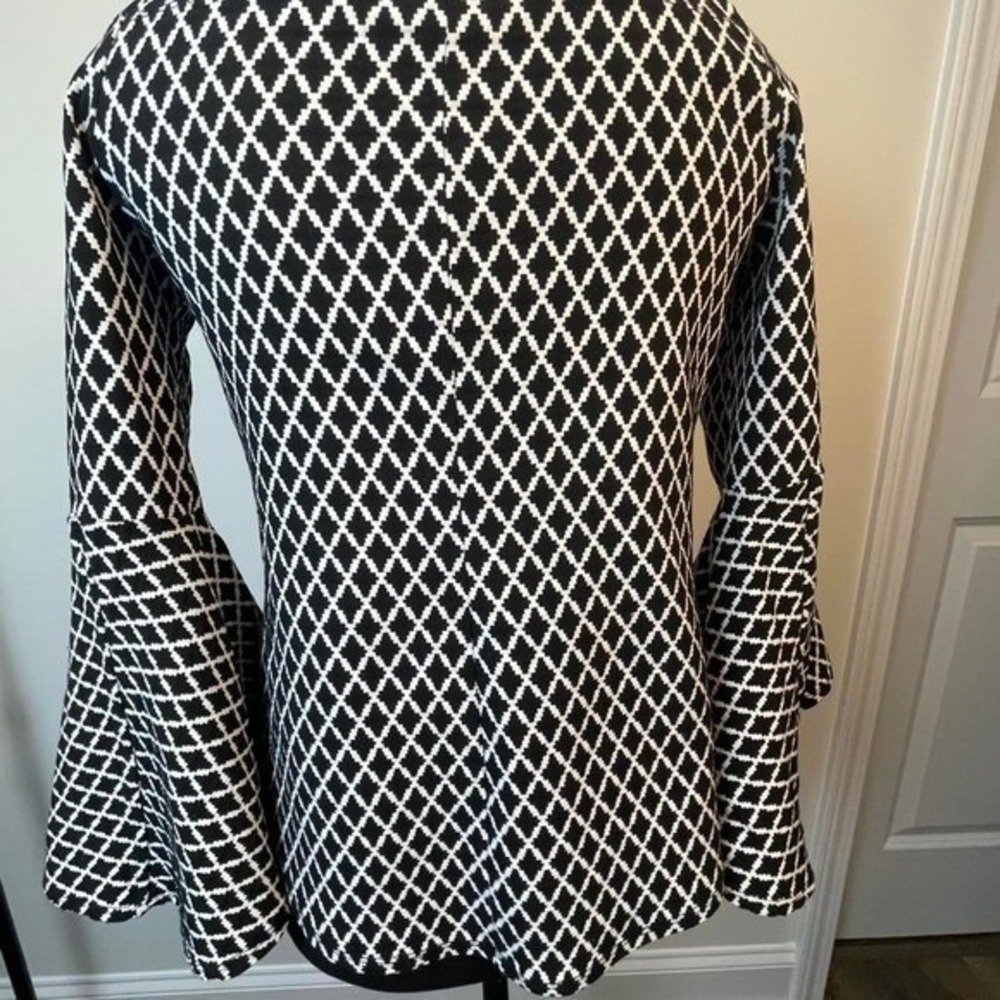 Karen Kane off shoulder black and white bell sleeve top Size XL - Picture 2 of 6